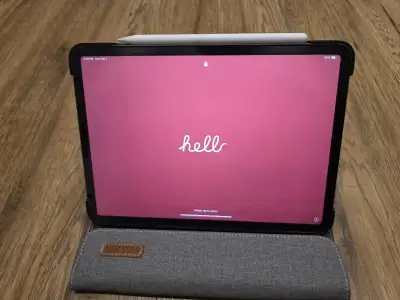 Selling my used 11-inch iPad Pro (2nd generation) with Apple Pencil 2, perfect for students, creativ...
