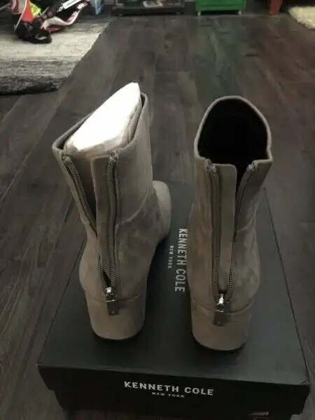 Kenneth Cole Suede boots in Women's - Shoes in Markham / York Region - Image 5
