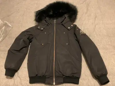 THIS JACKET IS YOUTH MEDIUM SEEMS LIKE PEOPLE HAVE A HARD TIME SEEING THE SIZE. THIS JACKET IS YOUTH...