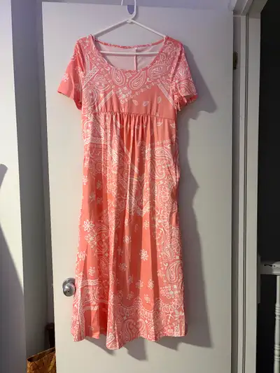 Woman’s dress., View more