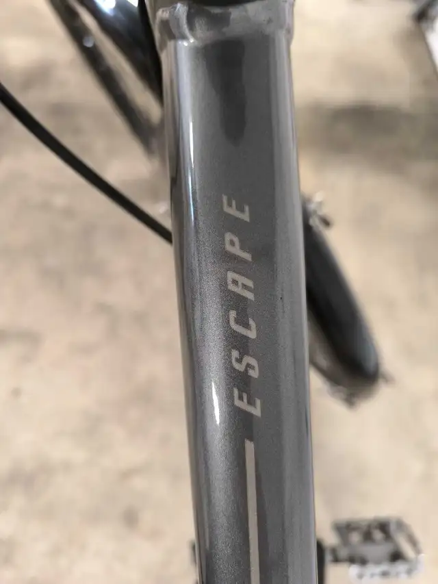 Vélo Hybride Giant Scape Disc 1 Hybrid Bicycle, Taille/Size S in Road in City of Montréal - Image 4