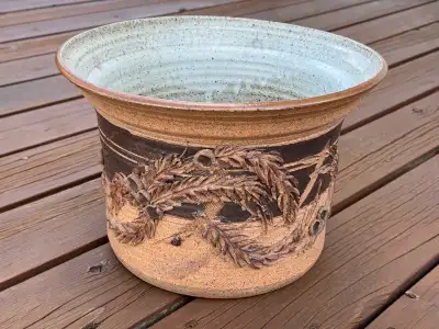 Pottery plant pots, View more