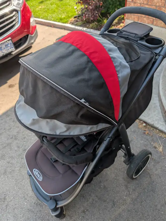 Stroller in Strollers, Carriers & Car Seats in Brantford - Image 3