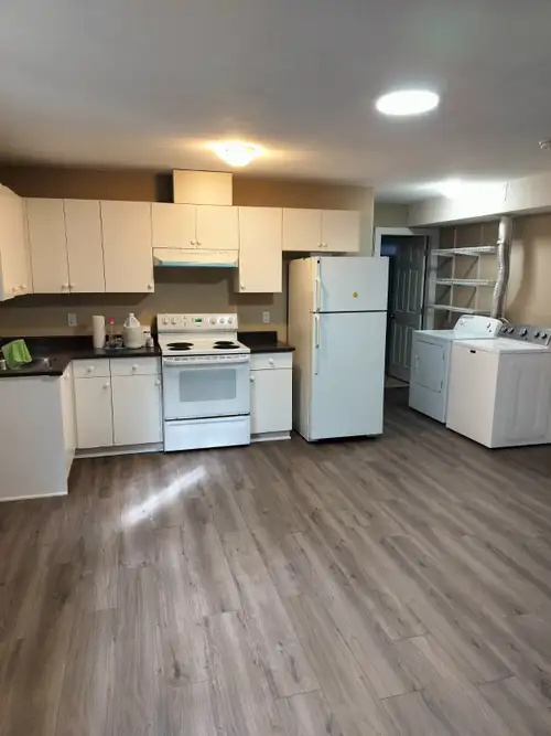 Convenient, New paint/new floor --Near all level schools R.C. Garnett Elementary School :6 min. by w...