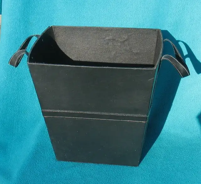 Large faux leather tote with large handles in Home Décor & Accents in Norfolk County - Image 2