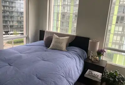 Excellent downtown Toronto location @ Bathurst/Lakeshore. Long term rental, Own Secure private Room....