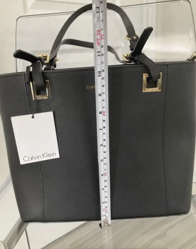 Calvin Klein Black Tote Bag in Women's - Bags & Wallets in Oshawa / Durham Region - Image 4