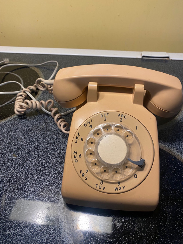 Téléphone Bell à roulette  dans Téléphones résidentiels et répondeurs  à Sherbrooke