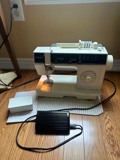 Singer sewing Machine in working condition 