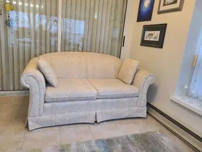 This is a comfortable love-seat couch, perfect for small spaces or cozying up. The couch has been we...