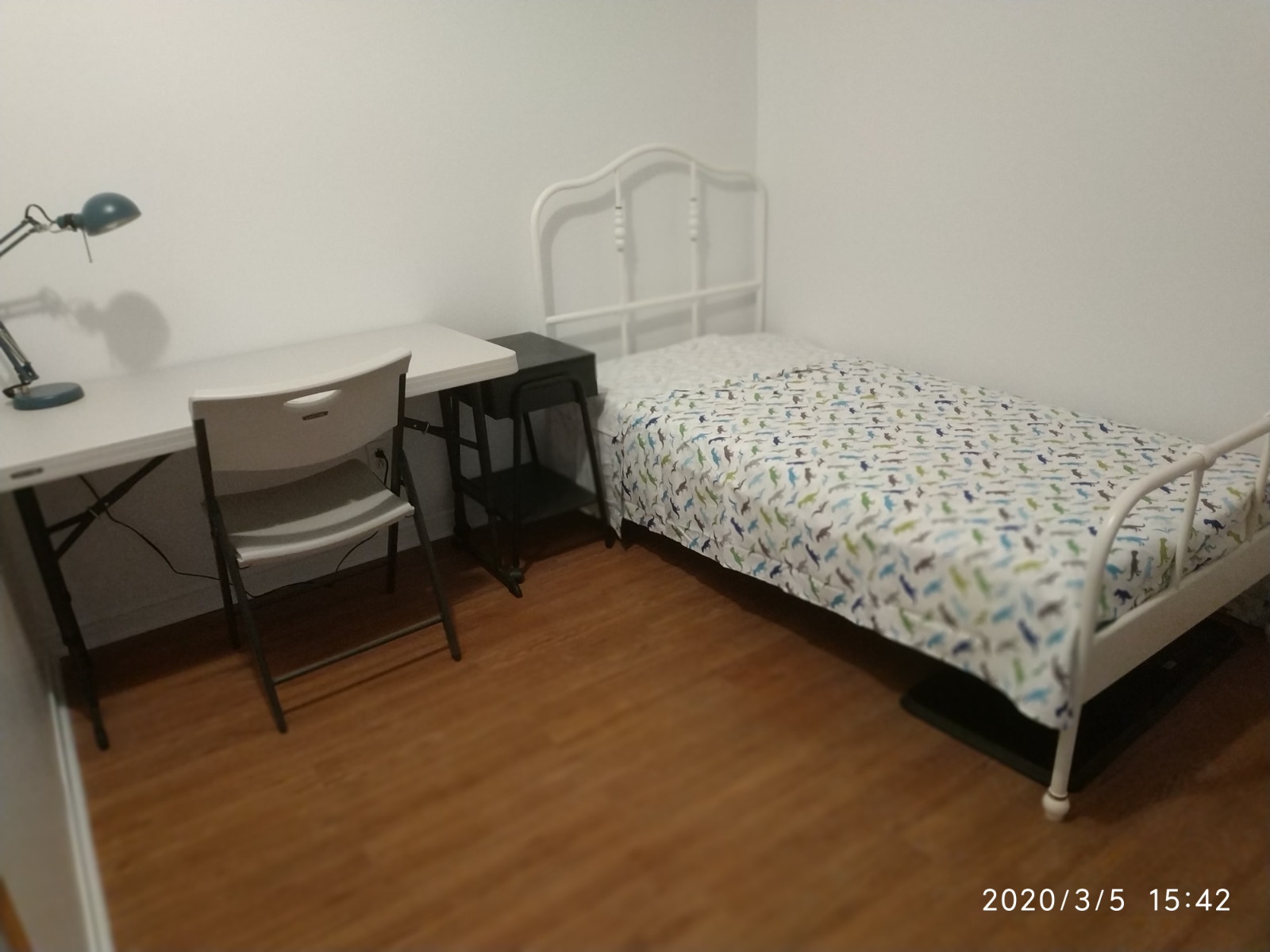 Room for rent, One min to metro Monk, All included, For female. — photo 1