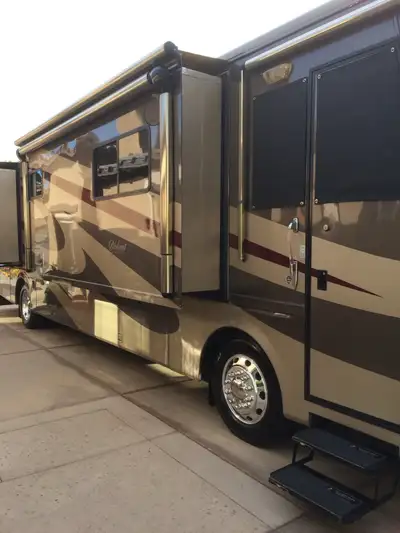 2004 Monaco Diplomat 40 PDQ Cummins diesel, Allison trans, 41,000 miles, New front tires 2024, Power...