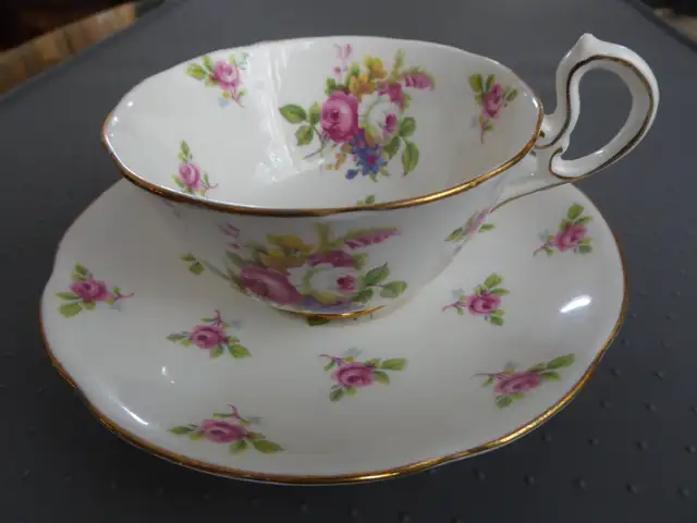 Fine Bone China teacups with saucers565173305748367368