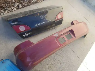 Trunk lid and rear bumper cover. Fits on Corolla 1998-2002. No dent on trunk. Bumper some scrached