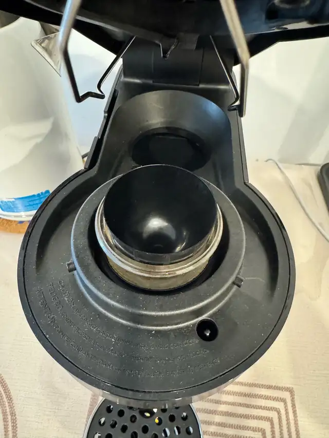 Nespresso Vertuo Next Premium Coffee Espresso Machine Breville in Coffee Makers in City of Toronto - Image 5