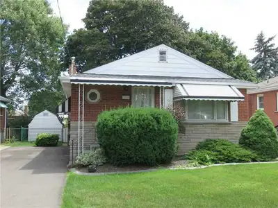 3 Bedroom, 1 Bath home in excellent Central Hamilton Mountain location, available November 1st. This...