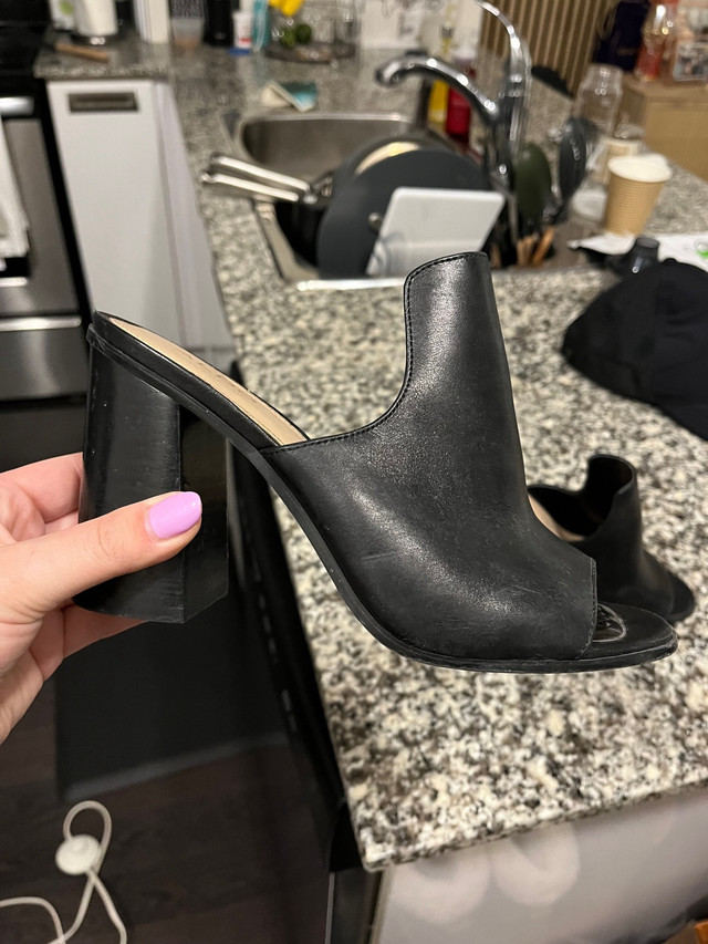 Aldo Sandal Heels Black Leather (women’s size 38 or 7.5) in Women's - Shoes in City of Toronto