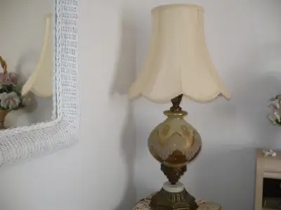 ANTIQUE TABLE LAMP LIKE NEW, View more