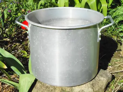 ANTIQUE  ALUMINUM 16 QT.  WEAREVER 2 HANDLED STOCK POT, View more