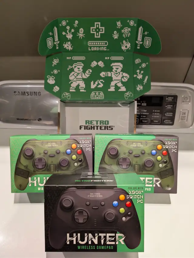BNIB Hunter Wireless Gamepad - 3 available, Xbox, Switch, PC in Older Generation in Markham / York Region - Image 2