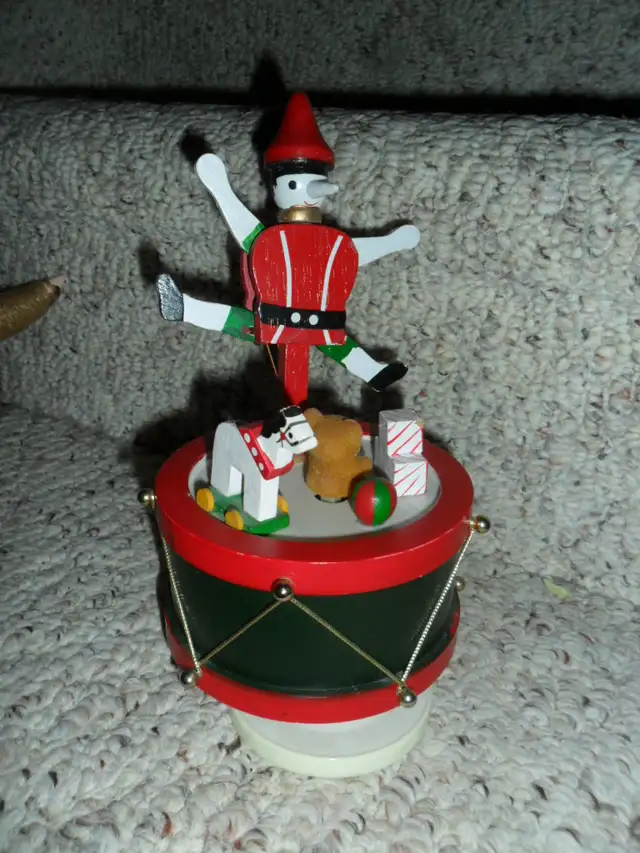 Vintage 8"Wind-up Pinocchio Musical toy. $10.00. Wooden. When wo in Arts & Collectibles in Saskatoon - Image 4