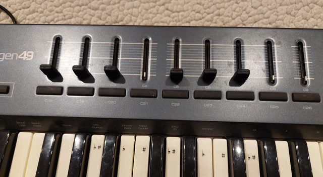 M-Audio Oxygen49 Keyboard in Pianos & Keyboards in City of Toronto - Image 5