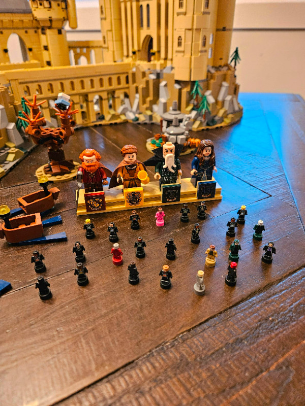 Hogwarts Harry Potter Complete Set with Minigfigs + Instructions in Toys & Games in Calgary - Image 2