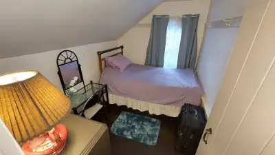 Attention, Students, tradespeople, or someone working in the area. A Private room is available now o...