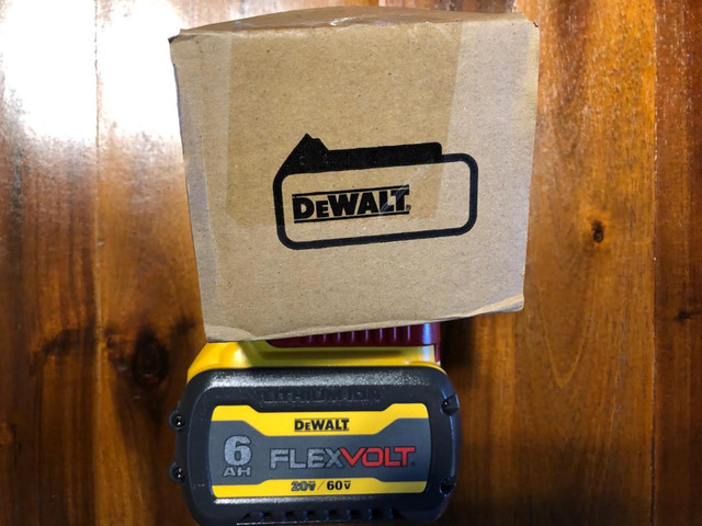 NEW DEWALT Batterie FLEXVOLT 20V/60V MAX 6.0Ah LITHIUMION DCB606 dans Outils électriques  à Ouest de l’Île