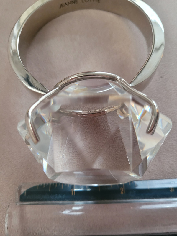 Jeanne Lottie Big Decor Solitaire Ring Big Crystal Diamond Key C dans Femmes - Sacs et portefeuilles  à Ville de Montréal - Image 4