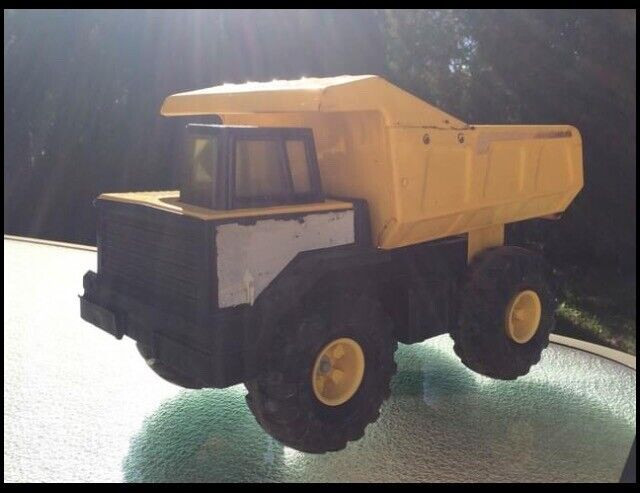 Vintage 1970s 1980s TONKA Toy Trucks Cars Jeeps Tractors Trailer in Toys & Games in Ottawa - Image 2