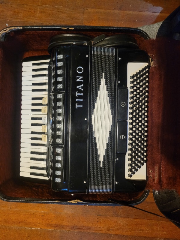 Accordion Titano, mint condition Other Calgary Kijiji