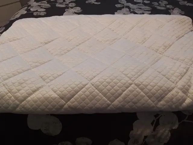 Protége-matelat lit king in Beds & Mattresses in Longueuil / South Shore - Image 2