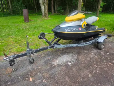 Sea-Doo XP 2000 moteur 2temps 2 cylindre refait a neuf! Seulement 10h environ de effectuée sur l'eau...