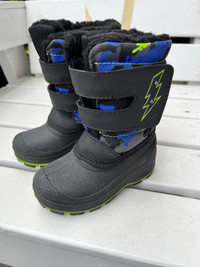 Arctic Tracks 6 toddler  winter boots light up 