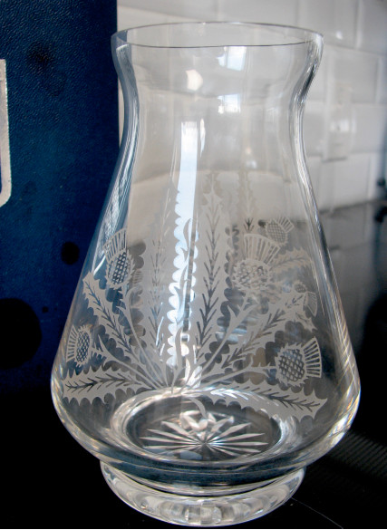 Vase en Cristal d'Ecosse Edinburgh Etched Thistle Crystal Bud dans Décoration intérieure et accessoires  à Longueuil/Rive Sud