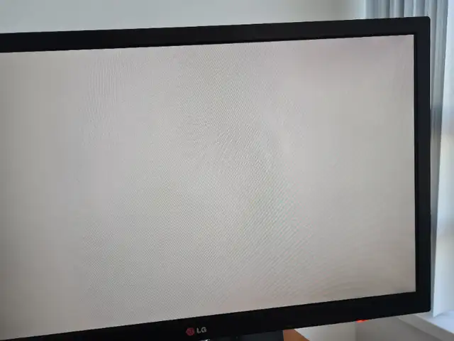 LG 27” IPS Monitor in Monitors in Mississauga / Peel Region - Image 6