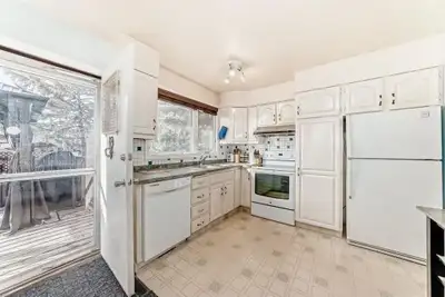 Spacious home with huge fenced yard on quiet street (Rundle)