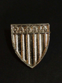 C.A. de la J.A. unattrib. South American football club pin
