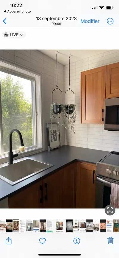 RÉNOVÉ 4 1/2 très éclairé, n/c n/e Situé au 2e étage d’un Duplex avec votre propre entrée et 2 stati...