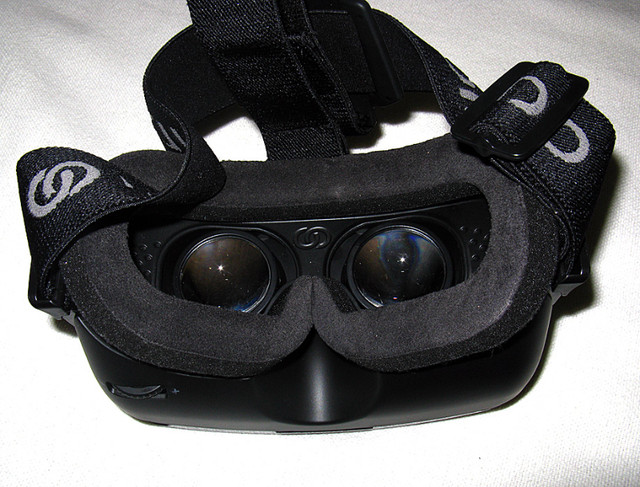 Homido Virtual Reality Headset V2 For Smartphone Complete Set in General Electronics in City of Toronto - Image 3