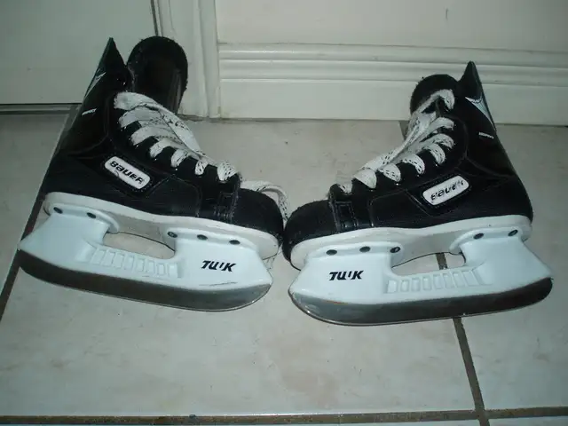 Kids Hockey Ice Skates size Jr.11, Jr12, Jr.12 to 2 Adj/ Helmets in Hockey in City of Toronto - Image 3