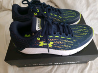 Under Armour BGS charged Rogue size 5Y new in the box