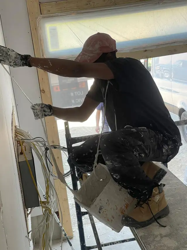 Interior Painter476385728057856001
