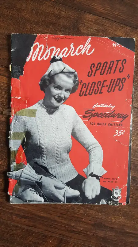 VINTAGE LOT OF  4 KNITTING BOOKS BEEHIVE GLOVES BABY TOYS in Hobbies & Crafts in Barrie - Image 8
