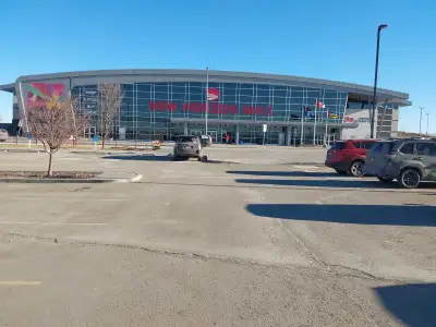 Commercial Double Unit for Rent in New Horizon Mall. Looking for a prime business location. This tra...