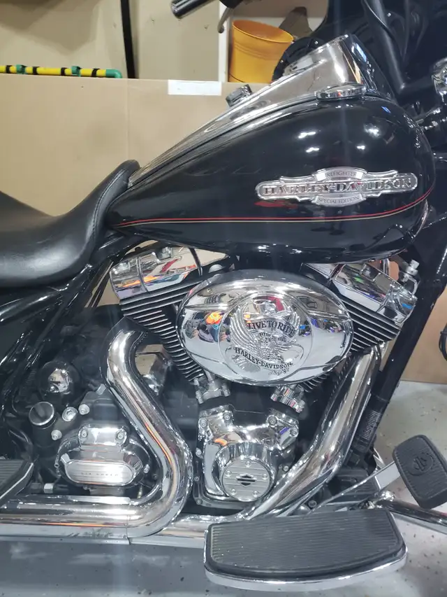 Selling a Harley-Davidson Road King motorcycle. It's in good con in Street, Cruisers & Choppers in Edmonton - Image 5