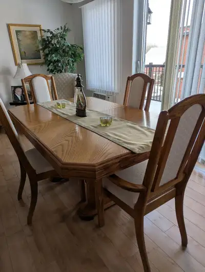 Salle à manger, table et vaisselier, View more