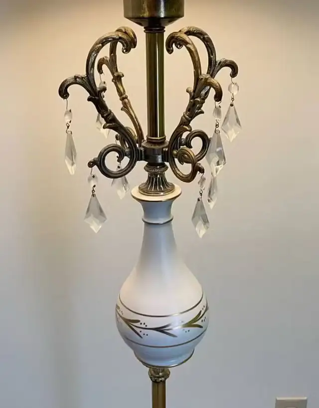 Floor Lamp in Indoor Lighting & Fans in Markham / York Region - Image 3