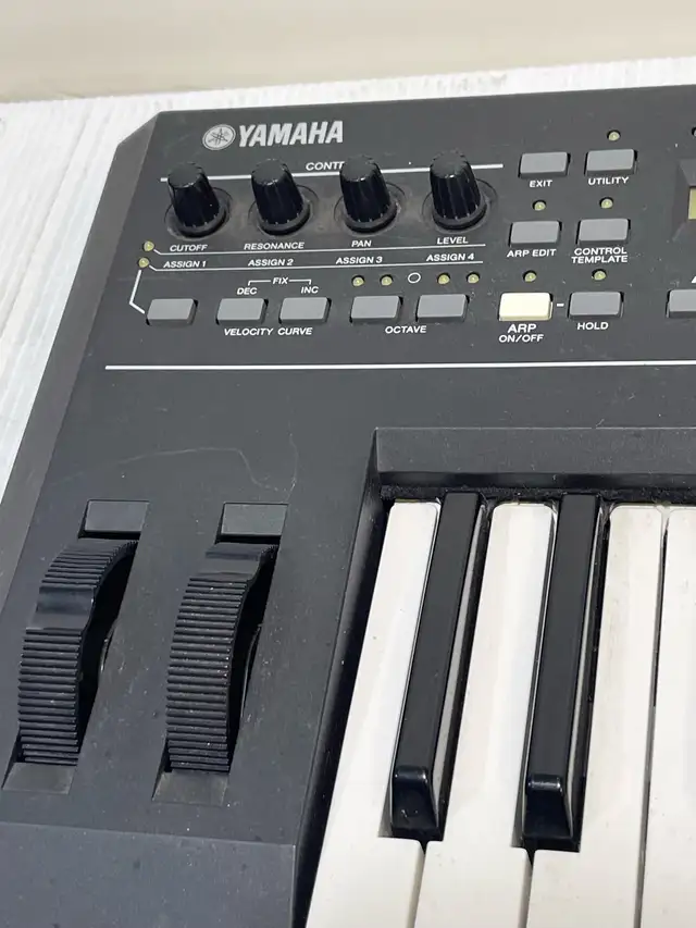 Yamaha KX25 Keyboard in Pianos & Keyboards in City of Montréal - Image 8